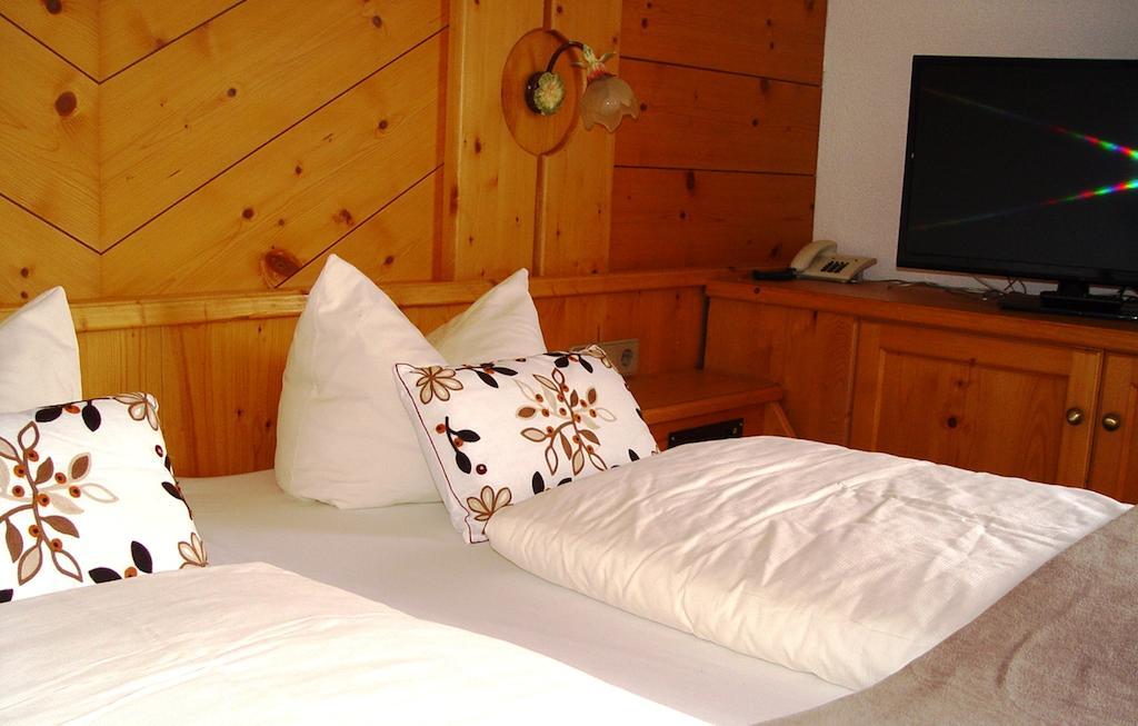Hotel Garni Apart Elfriede Fiss Quarto foto